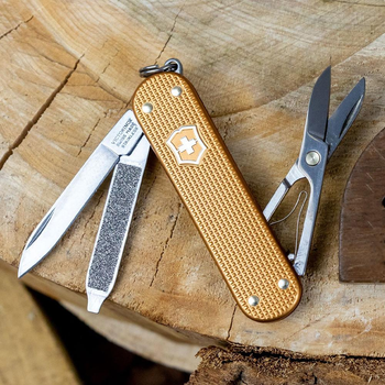 Складаний ніж-брелок VICTORINOX Classic Alox Wet Sand 5 функцій 4 см, нержавіюча сталь X50CrMoV15