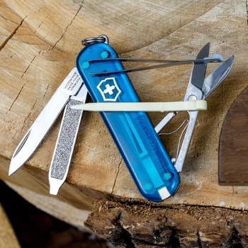 Складной нож-брелок VICTORINOX Classic Sky High 7 функций 4 см, нержавеющая сталь X50CrMoV15