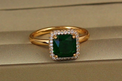 Кольцо Xuping Jewelry Пирамида с зеленым камнем р 17 золотистое