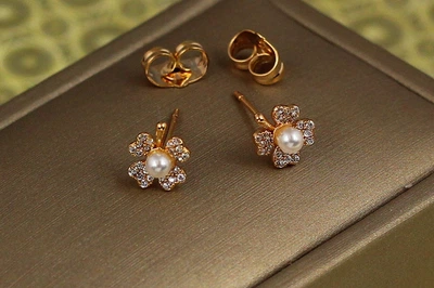 Серьги гвоздики Xuping Jewelry цветок на стебельке с жемчугом 9 мм золотистые