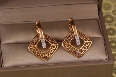 Сережки Xuping Jewelry ромб із грецьким візерунком 2,8 см золотисті