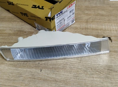 Поворот правый белый в передний бампер TYC 18-0379-01-2 OPEL VIVARO