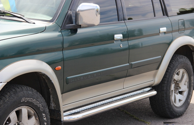 Боковые пороги подножки площадки на MITSUBISHI Pajero Sport 96-08 d60х1,6мм Митсубиси паджеро Спорт ST5647