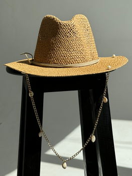 Соломенная летняя шляпа Федора из рафия с цепью и ракушками D.Hats коричневого цвета