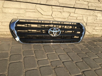 Решетка радиатора TOYOTA 53101-60510 Б/У TOYOTA