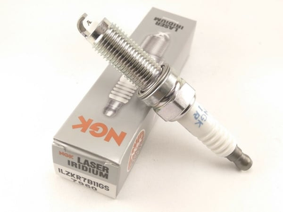 Свеча зажигания NGK 7960 (ILZKR7B11GS)