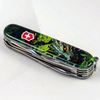 Нож Victorinox Huntsman Zodiac 91мм/15функ/Зеленый деревянный дракон/разноцветный