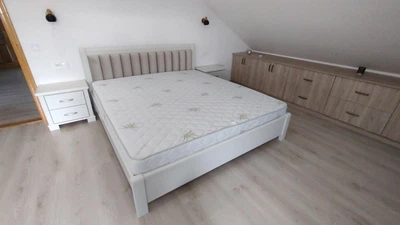 Кровать ВАРШАВА спальное место 1,6*2 из массива бука Молочный мягкая спинка