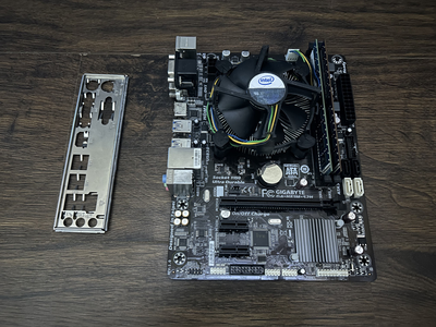 Игровой комплект Материнская плата GIGABYTE + Intel Core i3-4150 + 8GB DDR3 Б/У