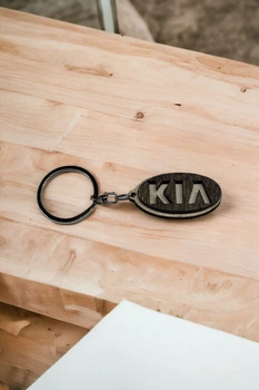 брелок дерев'яний з маркою авто KIA