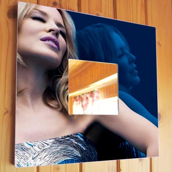 Зеркало "Певица Кайли Миноуг. Kylie Minogue" подарок для фанатов поп музыки, украшение интерьера в спальню, кафе