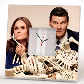 Настенные часы "Сериал Кости. Bones" подарок фанатам кино, декор интерьера дома, офиса, кафе, бара