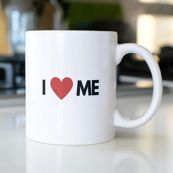 Подарочная чашка керамическая с надписью "I Love me" 330 мл белая для напитков кофе и чая в подарок