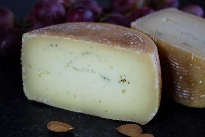 Сир Качотта з чебрецем (коз.) Козацьке подвір'я вакуум 400 г
