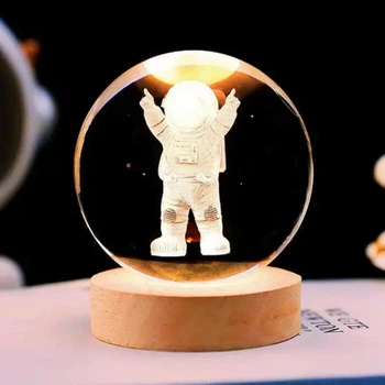 Светодиодный 3D ночник Хрустальный шар Космонавт работает от USB