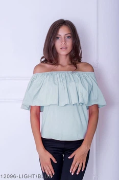 Женская блузка с широкой баской и обнаженными плечами Подіум 12096-LIGHT/BLUE S Голубой