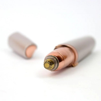 Тример/епілятор для брів Flawless Brows працює від USB.