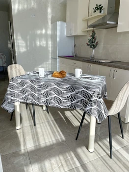 Скатертина водовідштовхуюча Delux Textil Зебра Чорна 140 х 110 см (366124)