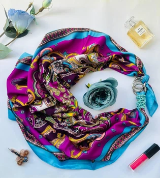 Дизайнерська хустка "Колейдоскоп любові" від бренда My Scarf, подарунок жінці, прикрашений натуральним каменем