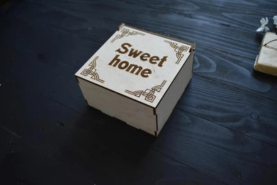 Скринька квадратна з фанери "Sweet Home" ручної роботи з гравіюванням на замовлення (ШК0010)