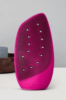 Очищающая щетка для лица GESKE Sonic Thermo Facial Brush&Face-Lifter 8в1 magenta