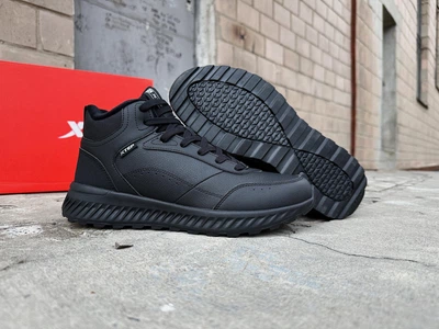 Мужские зимние кроссовки на меху Xtep Outdoor 979419370026 Black
