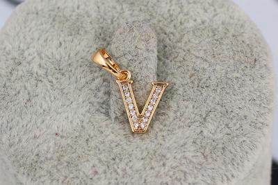 Кулон Xuping Jewelry літера V 1,2 см золотистий