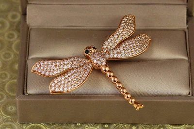 Брошь Xuping Jewelry Стрекоза с белыми крылышками 4 см золотистая