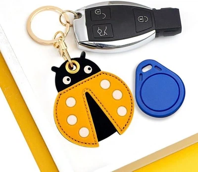 Защитный чехол Lady Bug для Apple Airtag брелок держатель для магнитного ключа / ключа-таблетки / автомобильной метки, желтый "S" (93874968)