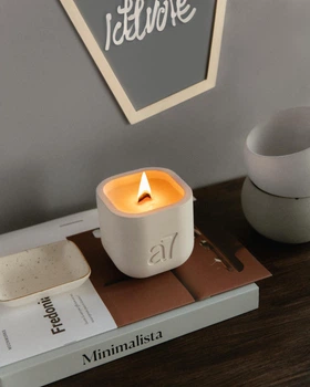 Парфюмированная свеча a7 candles 02 Salted Caramel из бетона Белая 300 g