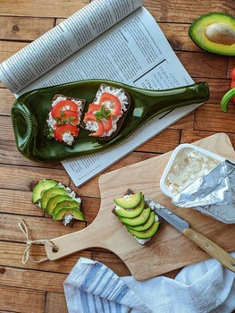 Стеклянная тарелка из сплюснутой бутылки шампанского для подачи сыра мяса нарезок Mazhura стекло зеленый (mz719753)
