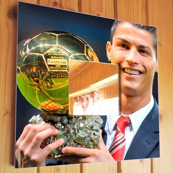 Декоративне дзеркало із фото «Кріштіану Роналду. Ronaldo. Футбол» для футболістів і фанатів прикраса спальні, спорт клубу, бара