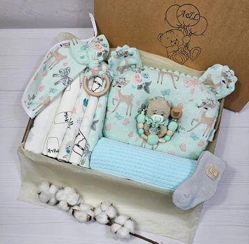 Набор для новорожденного: подушка, пеленки и игрушки с пледом a.l.babybox Мятные косули