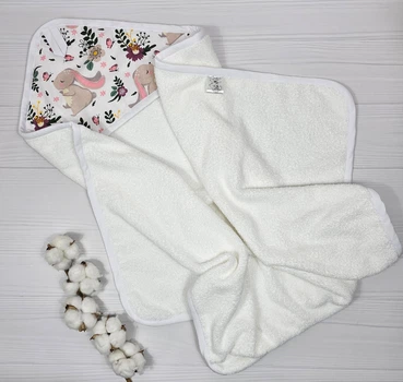 Детское полотенце-уголок 80х80 a.l.babybox Зайки на полянке Белое