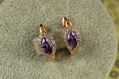 Сережки Xuping Jewelry маркіз з фіолетовим каменем в обідку 1,5 см золотисті