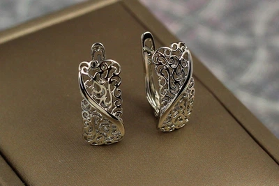 Сережки Xuping Jewelry вигнутий прямокутник із візерунком змійка 1.8 см сріблясті