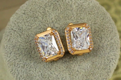 Сережки Xuping Jewelry Великий прямокутник з білим каменем 1,4 см золотисті