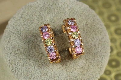 Серьги Xuping Jewelry Трап с разноцветными камнями 2 см золотистые