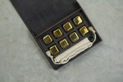 Кубики для віскі Moltis Relax Whiskey Stones Original Wood 8 шт з металу у золотому кольорі (MBG-10510) 10092