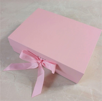 Подарунковий набір нана День закоханих на 8 Березня Pink Box Premium з цукерками Ferrero Корпоративний