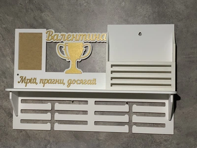 Медальниця універсальна з карманом для грамот і дипломів 50смх35см біла (Medalnutsia-7)