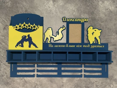 Медальниця дзюдо, боротьба з відділенням для поясів з кишенею для грамот та дипломів з полицею для кубків з фоторамкою 50смх35см синя (Medalnutsia-143)