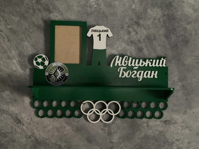 Медальниця футбол з полкою 50смх35см зелена (Medalnutsia-39)