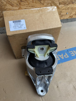 Подушка двигателя ПРАВА Qudi A4 A5 A6 Q5 2015-2024 8W0199372CN