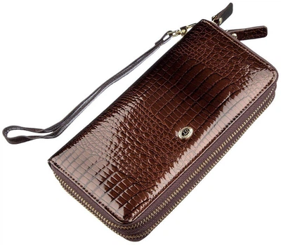 Женский лаковый клатч ST Leather из натуральной кожи коричневый большой вертикальный на молнии для карт с ремешком 9х19х4 см 56511