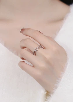 Женское кольцо Silver Hearts (1636-01) Серебряный Регульований No Brand