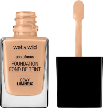 Тональна основа Wet N Wild Photofocus зволожуюча Dewy Classic Beige 28 мл (77802116093)