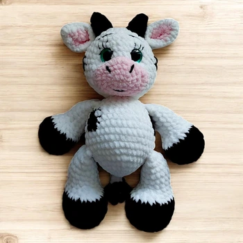 М'яка плюшева іграшка handmade Корівка 32 см біло-чорна амігурумі в'язана гачком