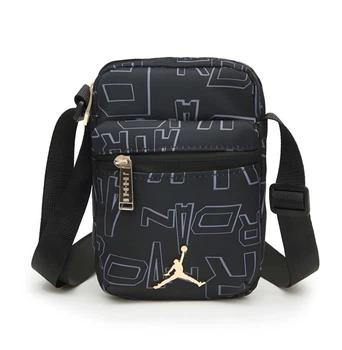 Сумка через плечо Jordan Monogram у чорному кольорі.