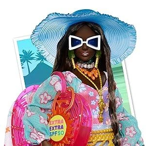 Лялька Barbie with Beach-Themed Travel Clothes & Accessories - Барбі з одягом і аксесуарами для подорожей на пляж (HPB14) - Ігровий набір Mattel